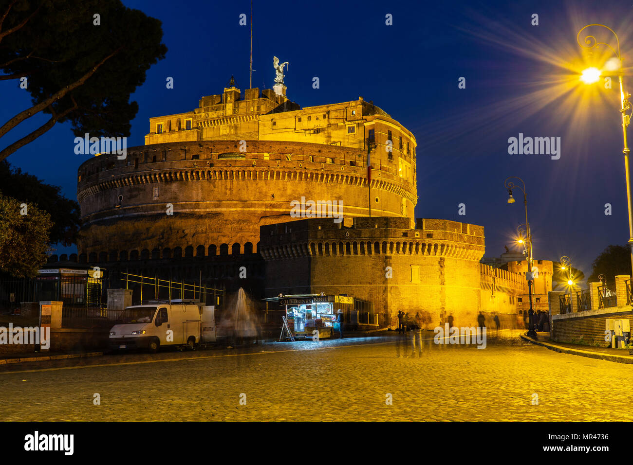 Belle vue sur sant'aneglo château à Rome pendant la nuit dès qu'après l'heure blu Banque D'Images