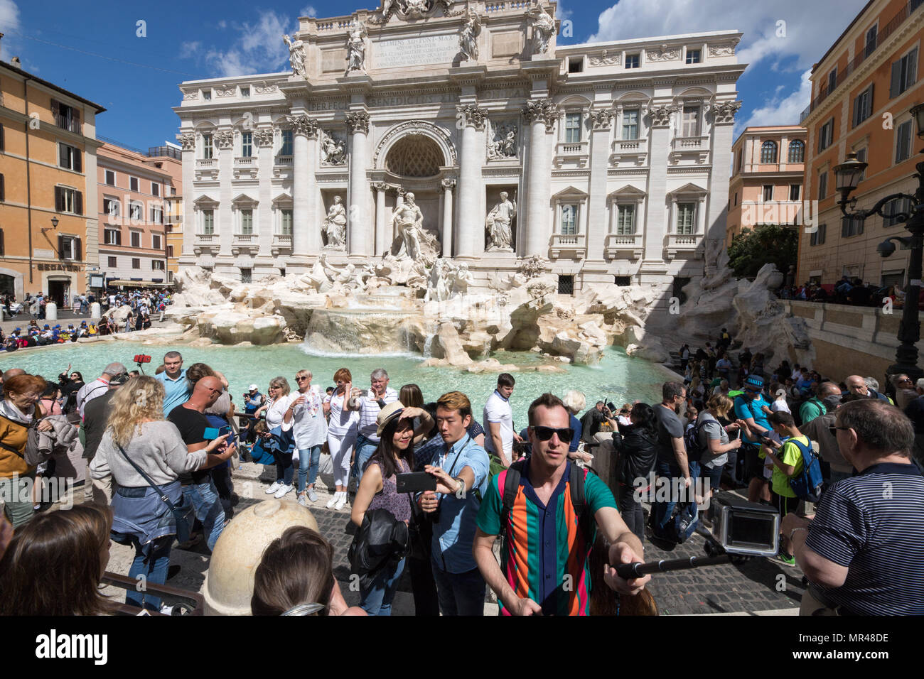 Rome Fontaine de Trevi, une multitude de touristes visitant la capitale, Rome, Italie Banque D'Images