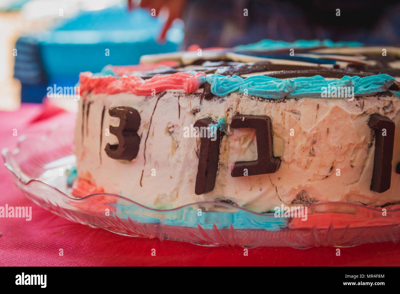 Gateau D Anniversaire Numero 3 De La Decoration Et Le Mot Hebreu Ben Qui Signifie Ans Faite De Creme Au Chocolat Sur Le Gateau Photo Stock Alamy Gateau D Anniversaire Numero 3 De La Decoration Et Le Mot Hebreu Ben Qui Signifie Ans Faite De Creme Au Chocolat Sur Le Gateau Photo Stock Alamy