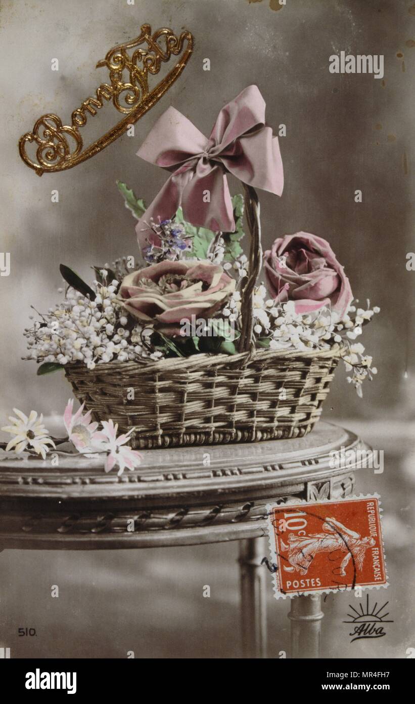Carte postale française avec des images d'un panier de fleurs 1900 Banque D'Images