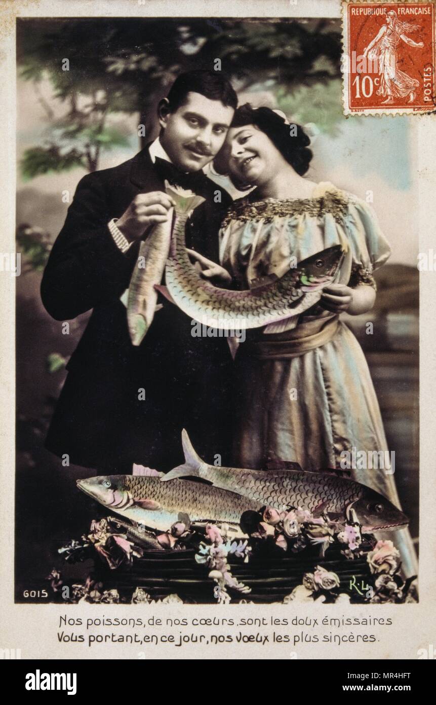 Vintage Francais Carte Postale Representant Un Couple Tenant Un Poisson 1900 Photo Stock Alamy Vintage Francais Carte Postale Representant Un Couple Tenant Un Poisson 1900 Photo Stock Alamy