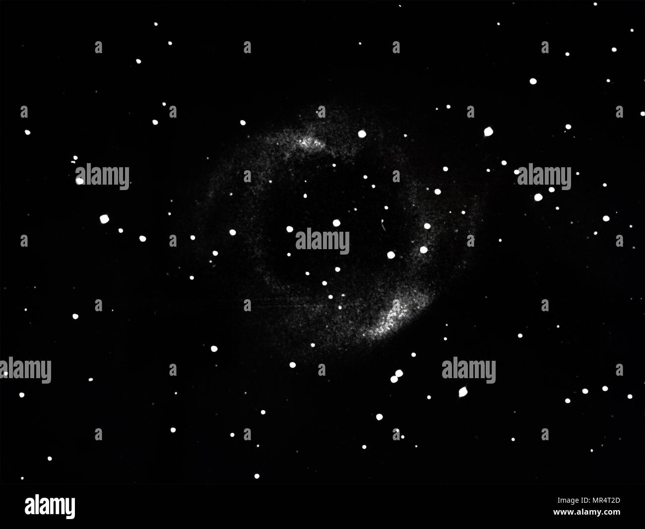 Photographie d'une nébuleuse planétaire (NGC 7293), dans la constellation du Verseau. Photographié par un réflecteur de 30 pouces, Helwan, Égypte. En date du 20e siècle Banque D'Images