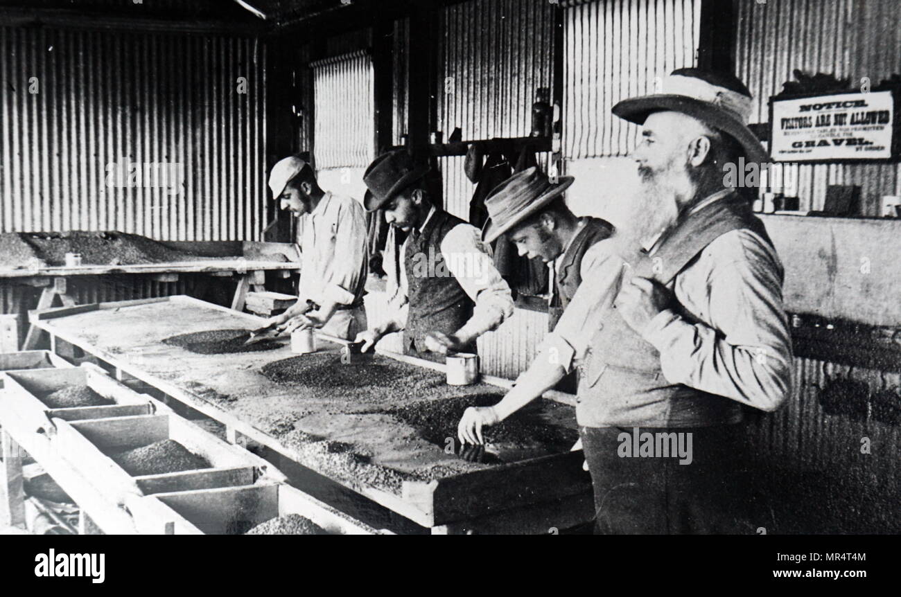 Photographie du fonctionnement à la De Beers Diamond mines fondée par Cecil Rhodes. Cecil Rhodes (1853-1902) un homme d'affaires britannique, l'exploitation minière et de politicien, magnat de l'Afrique australe qui a servi comme Premier Ministre de la Colonie du Cap de 1890 à 1896. En date du 19e siècle Banque D'Images