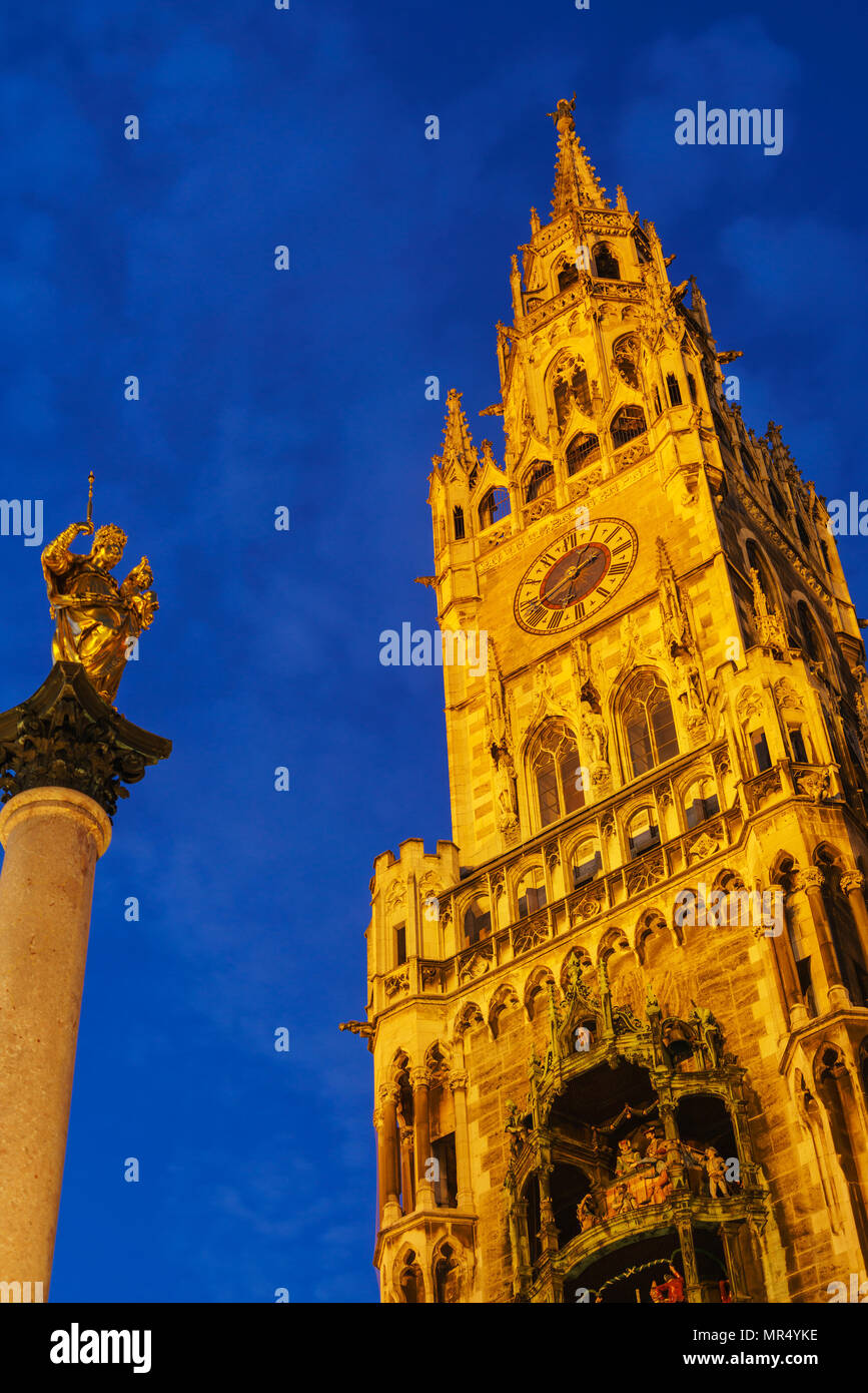 Carte postale, Munich Marienplatz avec hôtel de ville et