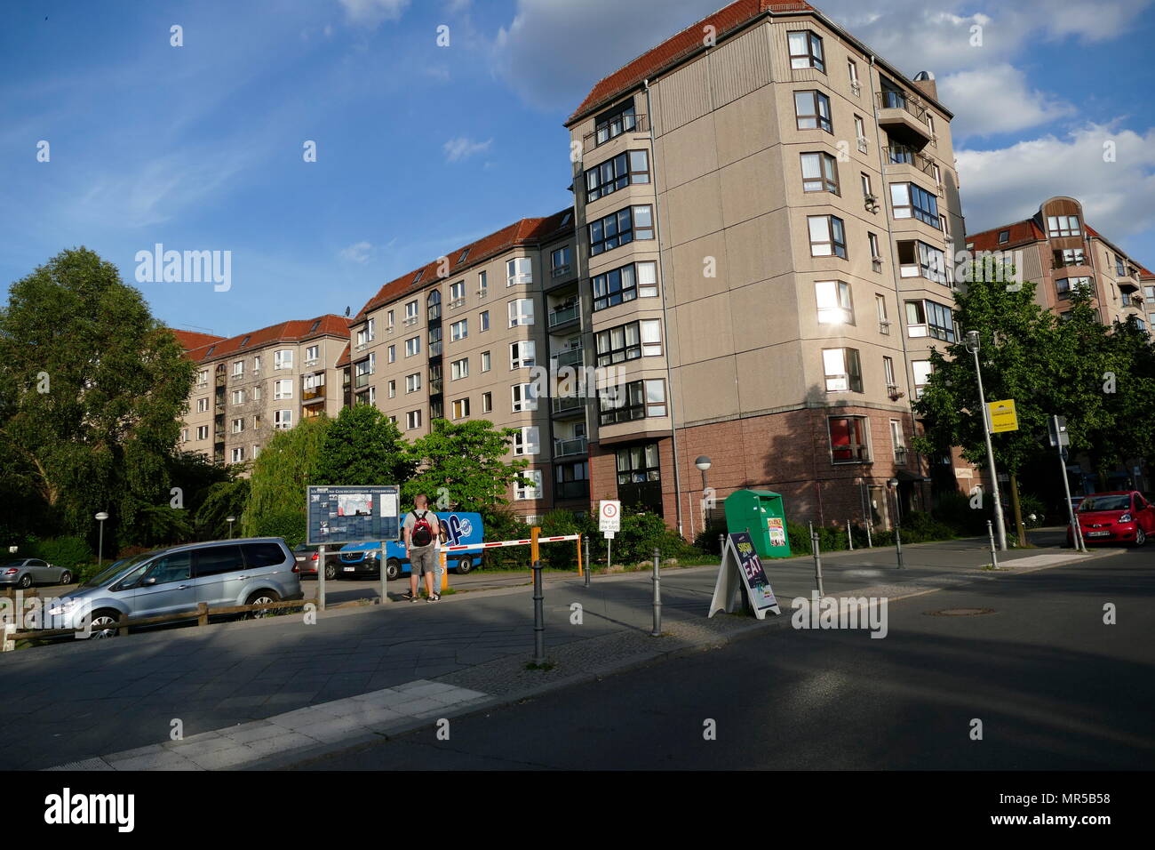 Photographie d'appartements qui abritait le haut des fonctionnaires du Parti Communiste, érigé à Berlin est au cours de la République démocratique allemande communiste règle environ 1975. En date du 21e siècle Banque D'Images