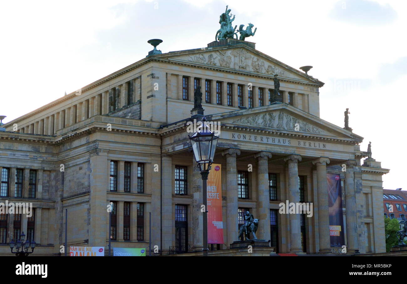 Le Konzerthaus Berlin est une salle de concert situé sur la place Gendarmenmarkt dans le quartier central Mitte de Berlin, l'orchestre allemand logement Konzerthausorchester Berlin. Construit comme un théâtre de 1818 à 1821 Banque D'Images