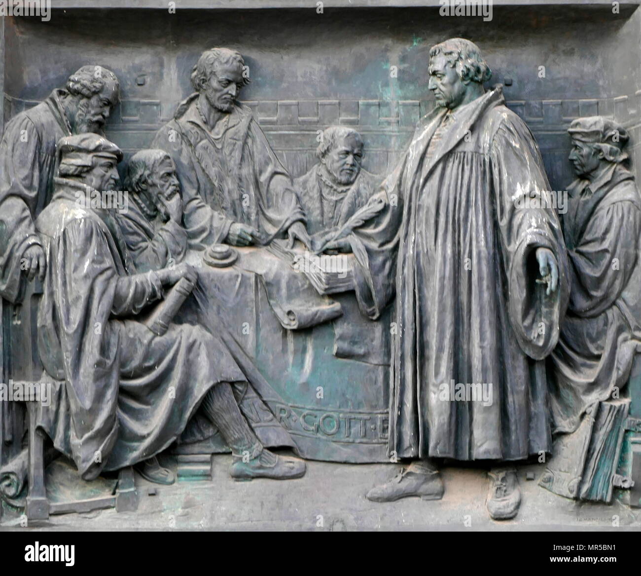 Relief sur l'extérieur de la Berliner Dom (Cathédrale de Berlin) représentant Martin Luther avec d'autres dirigeants de la réforme y compris. Melancthon 2017 Banque D'Images