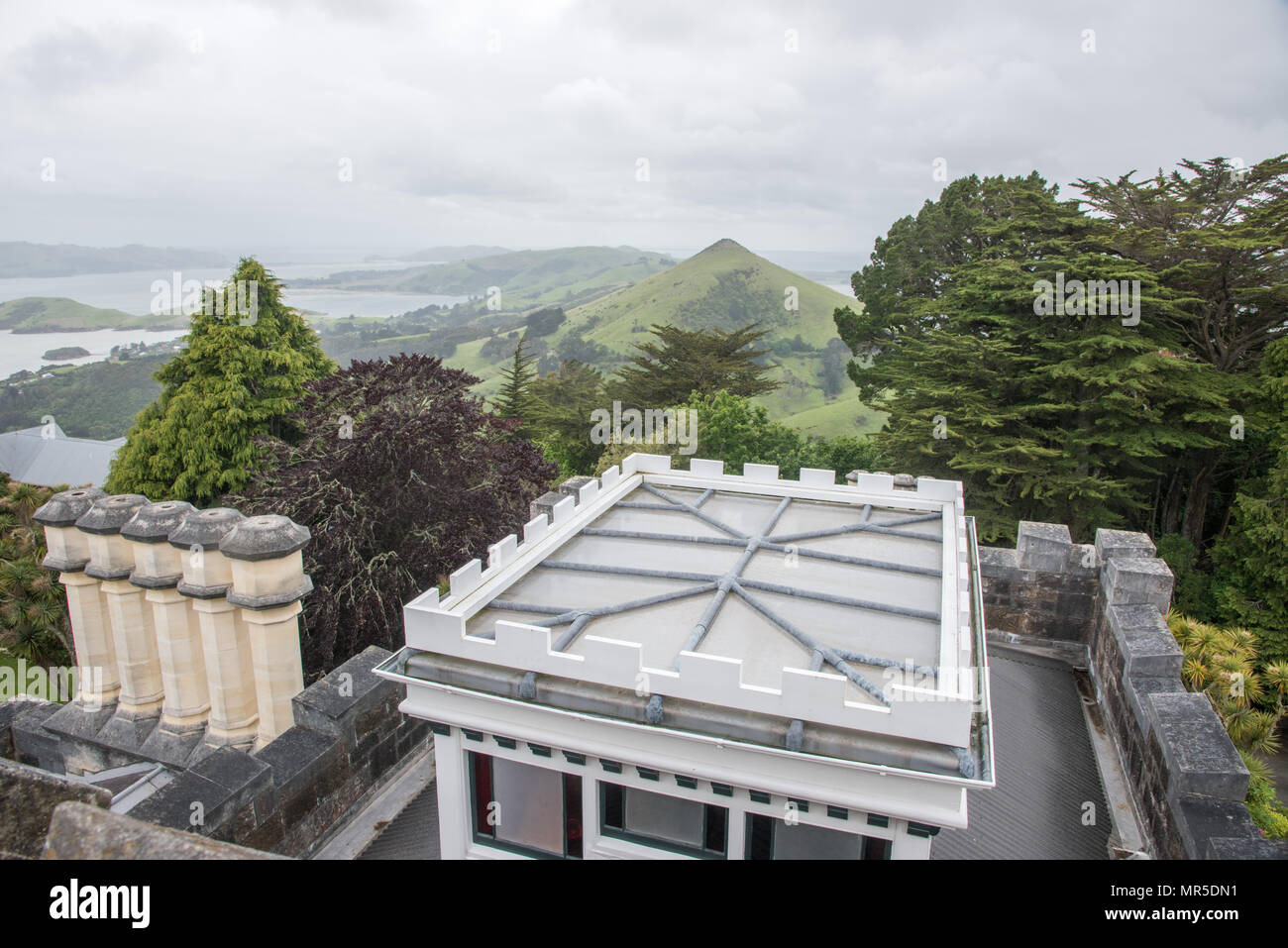 Dunedin, Otago, New Zealand-December 12,2016 : Augmentation de la vue sur la péninsule d'Otago de Larnach Castle à Dunedin, Nouvelle-Zélande Banque D'Images