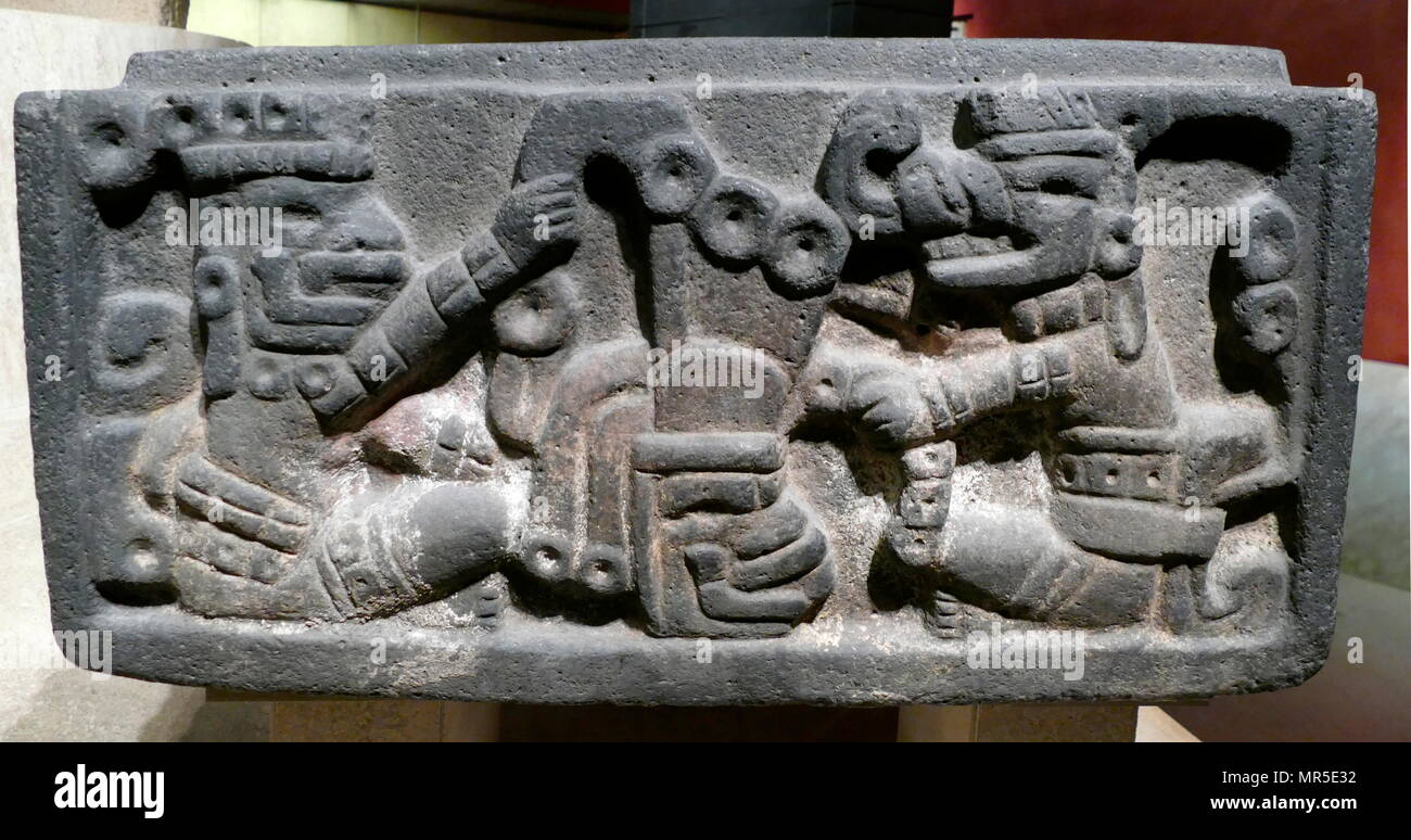 Poitrine de grès oblongs avec soulagement figures sculptées. Huaxtec classique, Veracruz, Mexique, 4ème et 12ème siècle ap. Banque D'Images