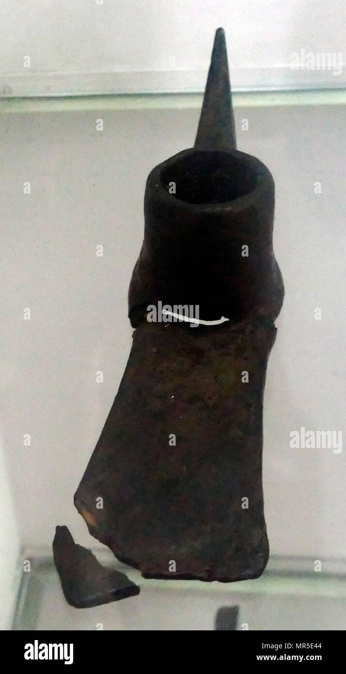 Outil agricole en cuivre de la vallée de l'Indus civilisation à Mohenjo-Daro, au Pakistan. La vallée de l'Indus la civilisation était une culture de l'âge du Bronze, (3300-1300 avant notre ère ; période de maturité 2600-1900 avant notre ère) principalement dans les régions du nord-ouest de l'Asie du Sud, l'extension de ce qui est aujourd'hui le nord-est de l'Afghanistan vers le Pakistan et le nord-ouest de l'Inde. En date du 2700 av. Banque D'Images