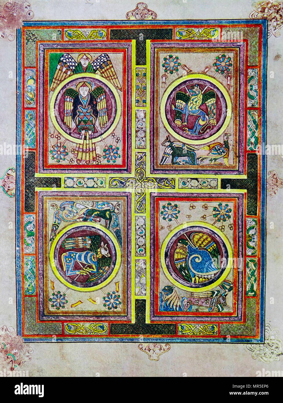 Symbole évangélique, Fol. 129 V, du Livre de Kells. Le Livre de Kells est un manuscrit enluminé livre des évangiles en latin, contenant les quatre Évangiles du Nouveau Testament ainsi que divers textes préliminaires et des tableaux. Il a été créé dans un monastère Colomban en Irlande, c. L'an 800. Banque D'Images