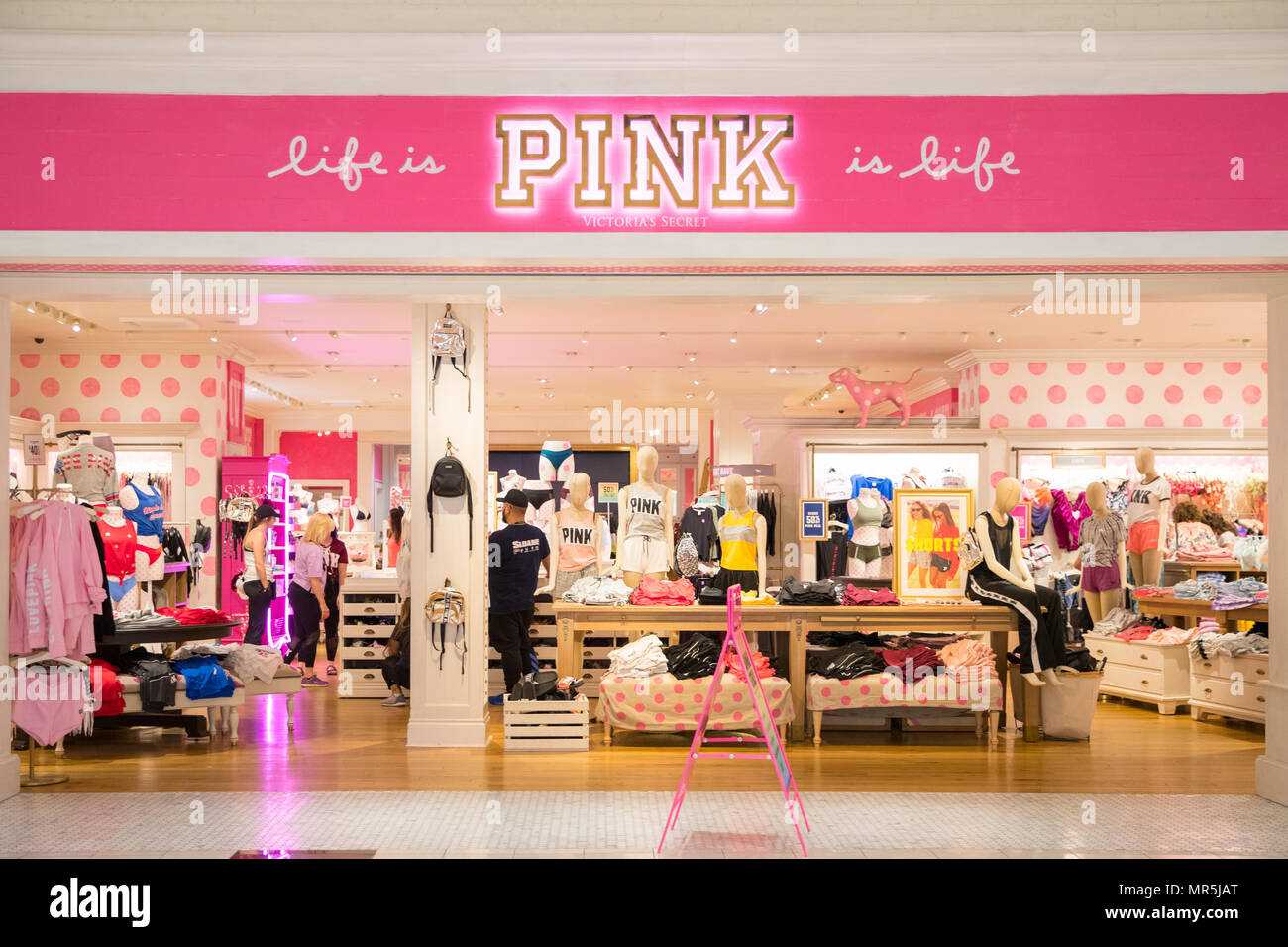 Philadelphie, Pennsylvanie, le 21 mai 2018:Victoria's Secret Pink  storefront dans le centre commercial de Stanford mall à Philadelphie Photo  Stock - Alamy