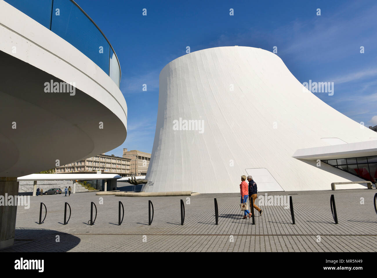 Le Havre (Normandie, nord ouest de la France) : bâtiment appelé "Le Volcan" (Le volcan), par l'architecte Oscar Niemeyer Banque D'Images