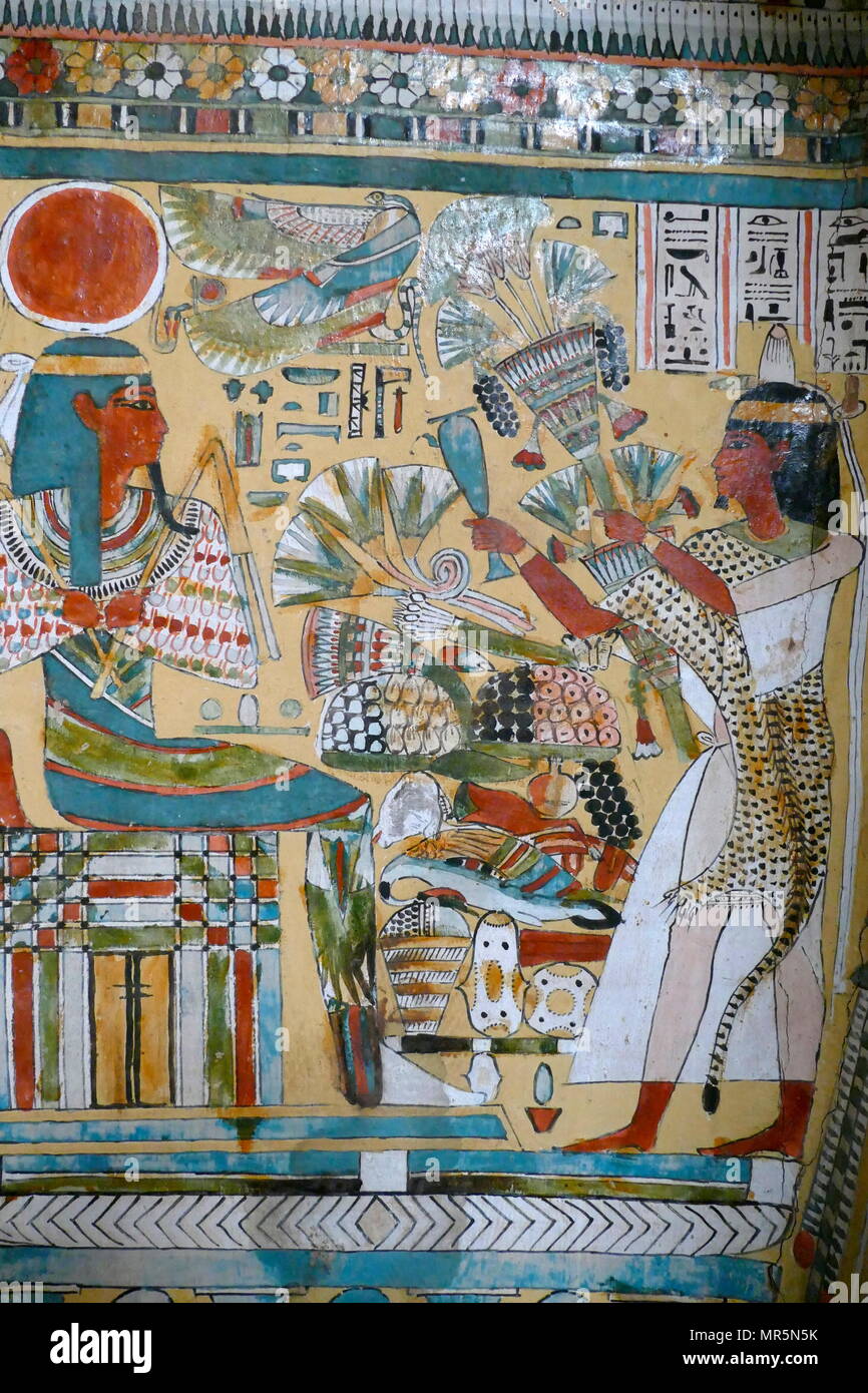Sarcophage anthropomorphe du Scribe du Trésor au Temple d'Amon, l'Ankh ef en Khonsou. Louxor, Egypte ; XXI e dynastie. La vingt et unième dynastie de l'Égypte a été la première dynastie de l'Egypte Antique Troisième période intermédiaire, d'une durée allant de 1069 avant JC à 945 avant JC. Banque D'Images