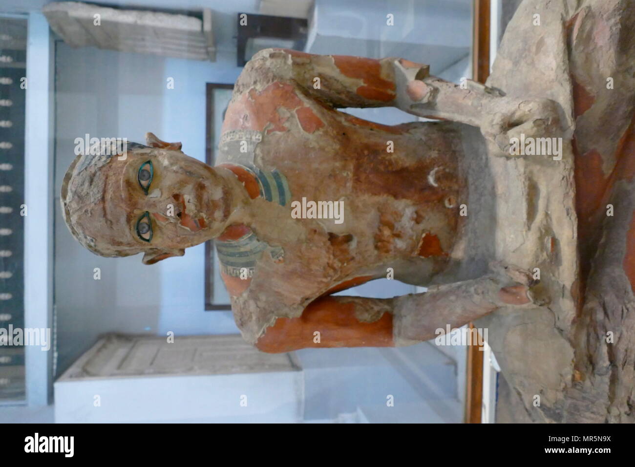 Statue de calcaire peint, le scribe, Mitri. 2150 BC Ancien Empire, l'Égypte Banque D'Images