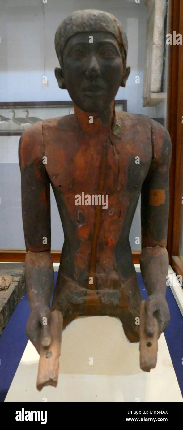 Statue en bois peint du scribe, Mitri. 2150 BC Ancien Empire, l'Égypte Banque D'Images