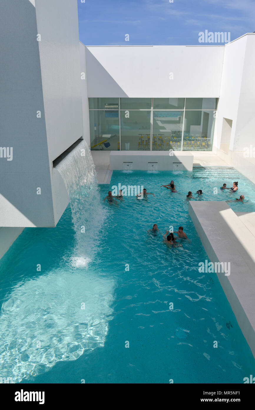 Le Havre (Normandie, nord ouest de la France) : bâtiment abritant la piscine "Les Bains des Docks" (par l'architecte Jean Nouvel) Banque D'Images