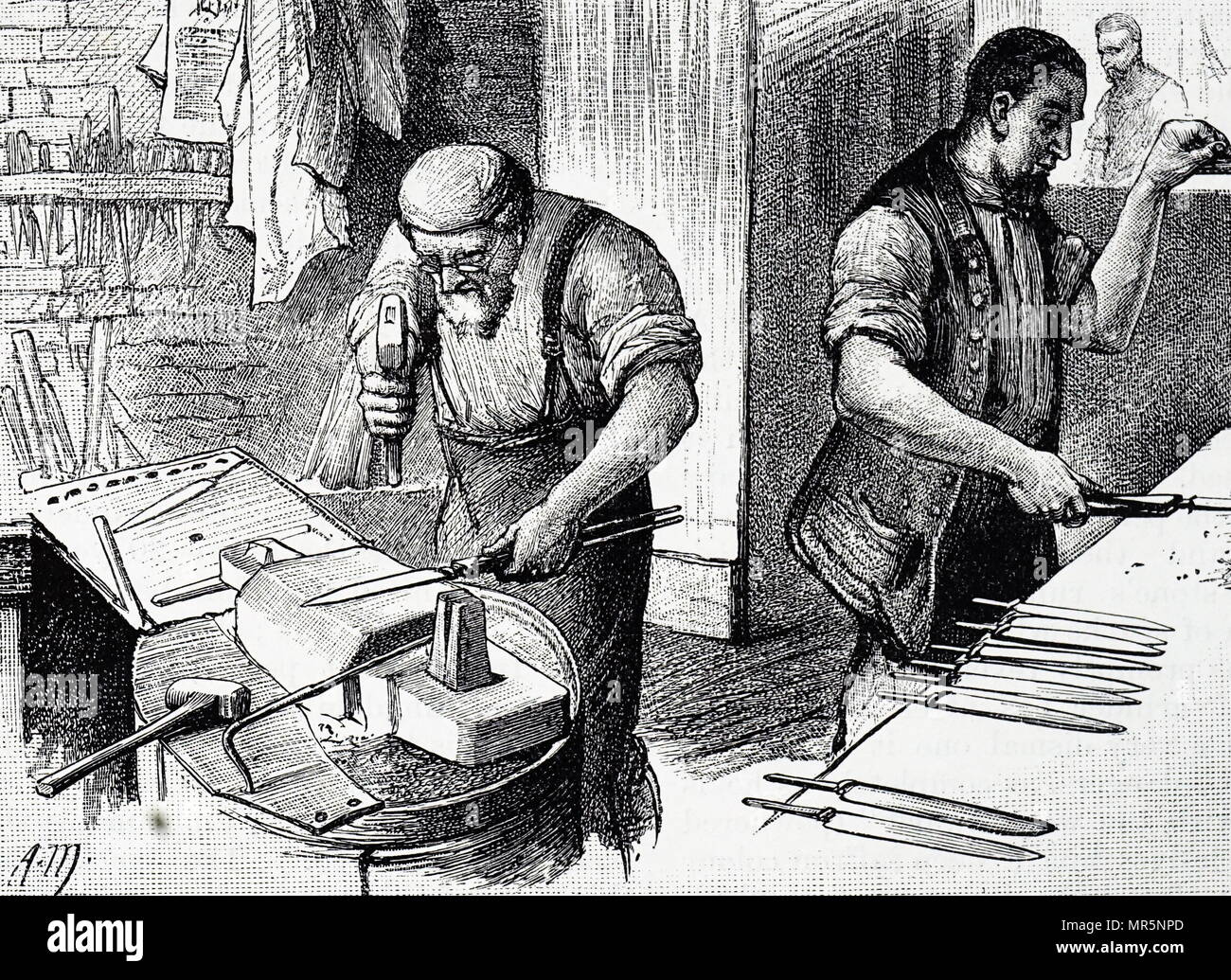 Gravure illustrant le forgeage des lames de couteau. En date du 19e siècle Banque D'Images