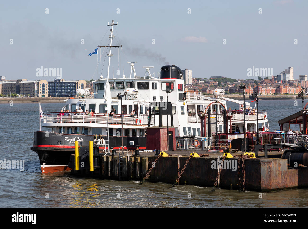 Iris Royal ferry, amarré au terminal de ferries de Woodside pour les passagers à embarquer et débarquer Banque D'Images