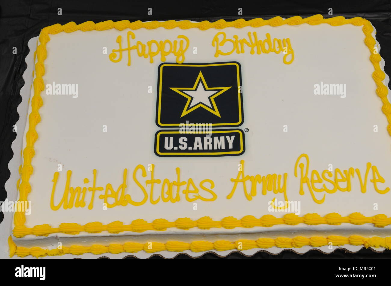 Dans Cette Image Publie Par La Reserve De L Armee Le 75eme Commandement De L Instruction Des Soldats De L Unite Basee A Houston Tenues De Participer A Une Ceremonie Gateau A Houston Texas Dimanche