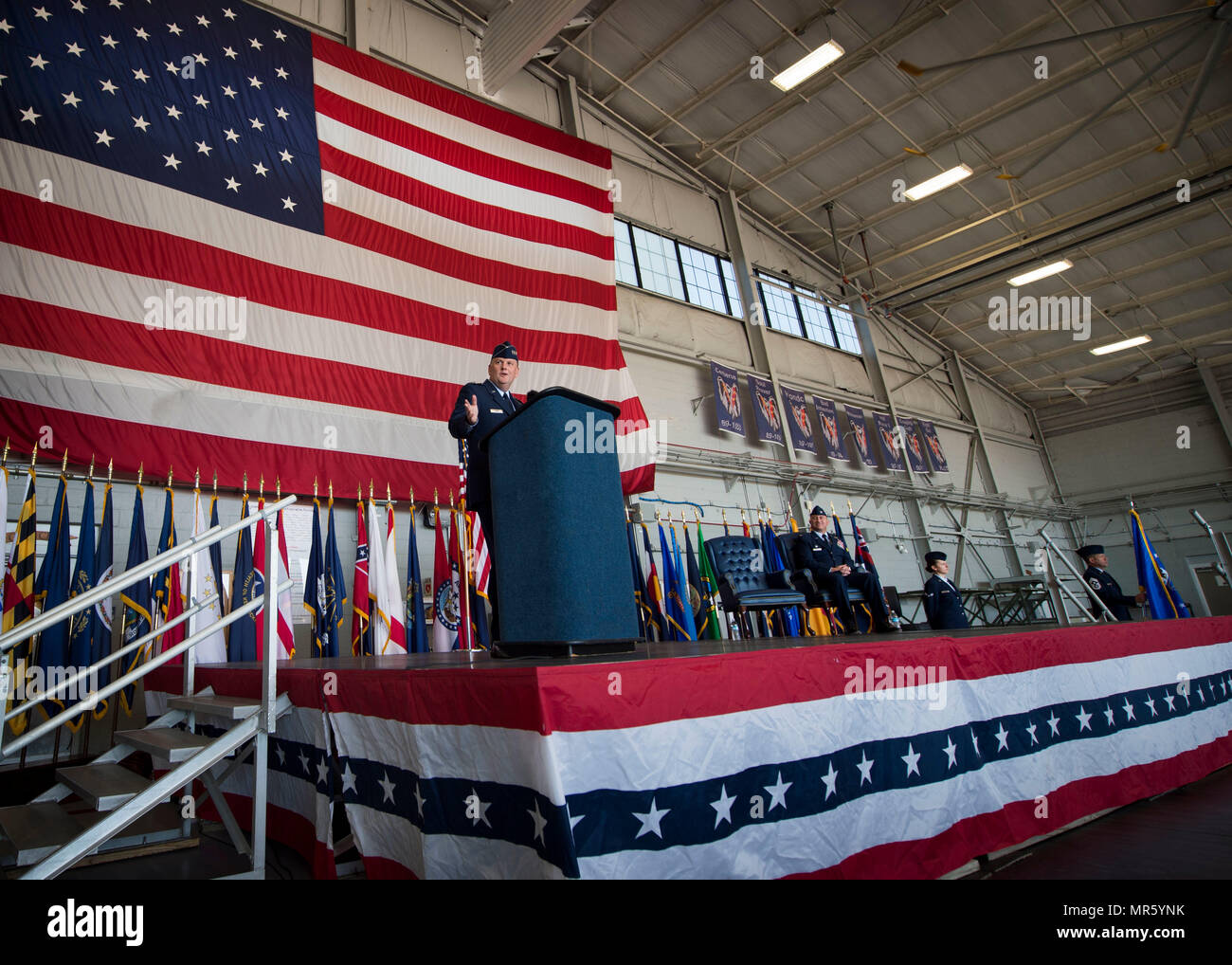 Le lieutenant général Brad Webb, parle au cours de la 492e cérémonie d'activation de l'Escadre d'opérations spéciales à Hurlburt Field, en Floride, le 10 mai 2017. L'Air Force Special Operations Air Warfare Center est redésigné comme le 492e ÉT. Immédiatement après, le 492e groupe d'opérations spéciales, le 492e Groupe de l'instruction des opérations spéciales ont été activés avec le 492e Escadron de soutien des opérations spéciales et le 492e Escadron d'opérations spéciales des fonctionnalités avancées. (U.S. Photo de l'Armée de l'air par la Haute Airman Krystal M. Garrett) Banque D'Images