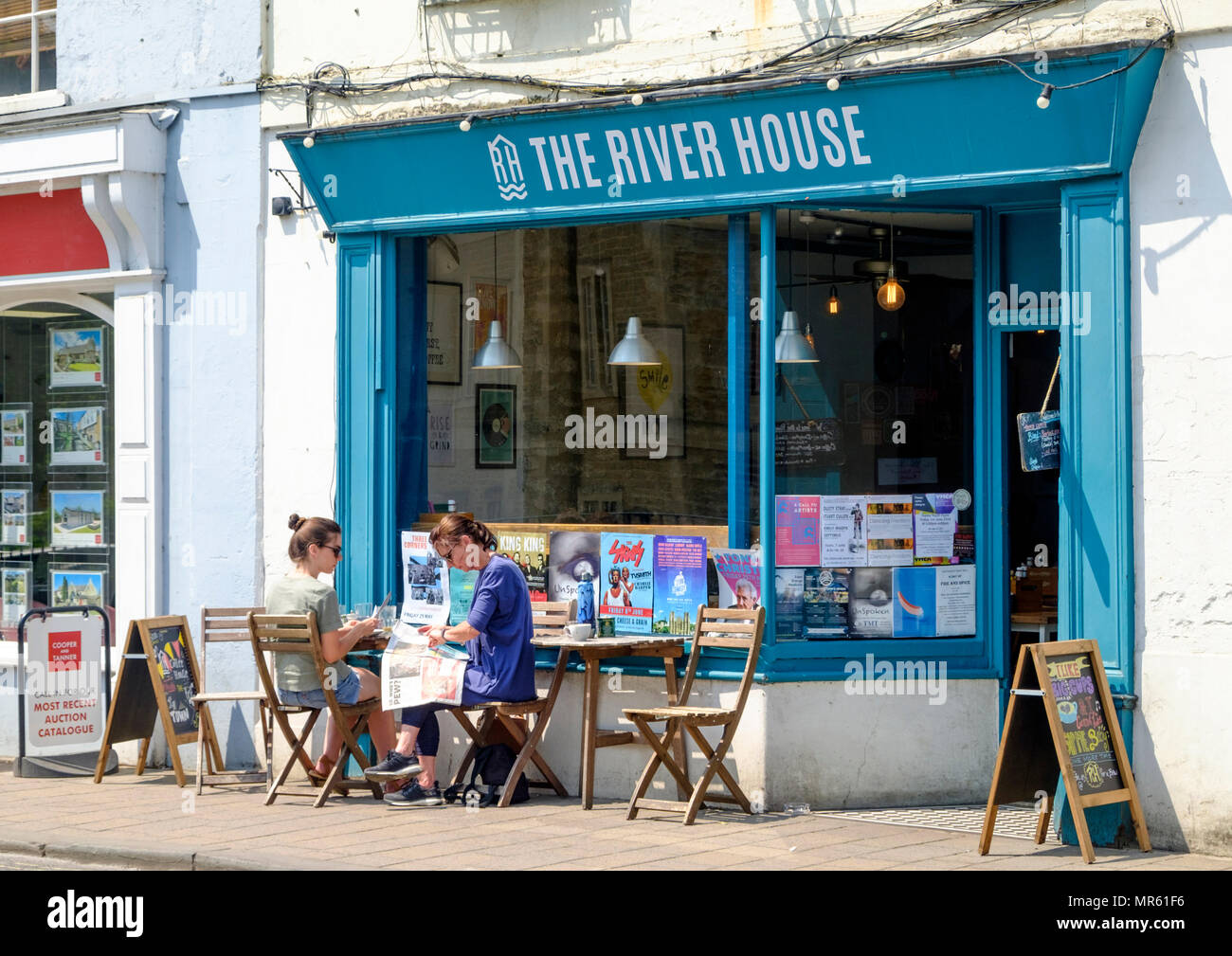 Autour de Frome une jolie ville de Somerset, Angleterre, Royaume-Uni. Le River House Cafe. Banque D'Images Autour de Frome une jolie ville de Somerset, Angleterre, Royaume-Uni. Le River House Cafe. Banque D'Images