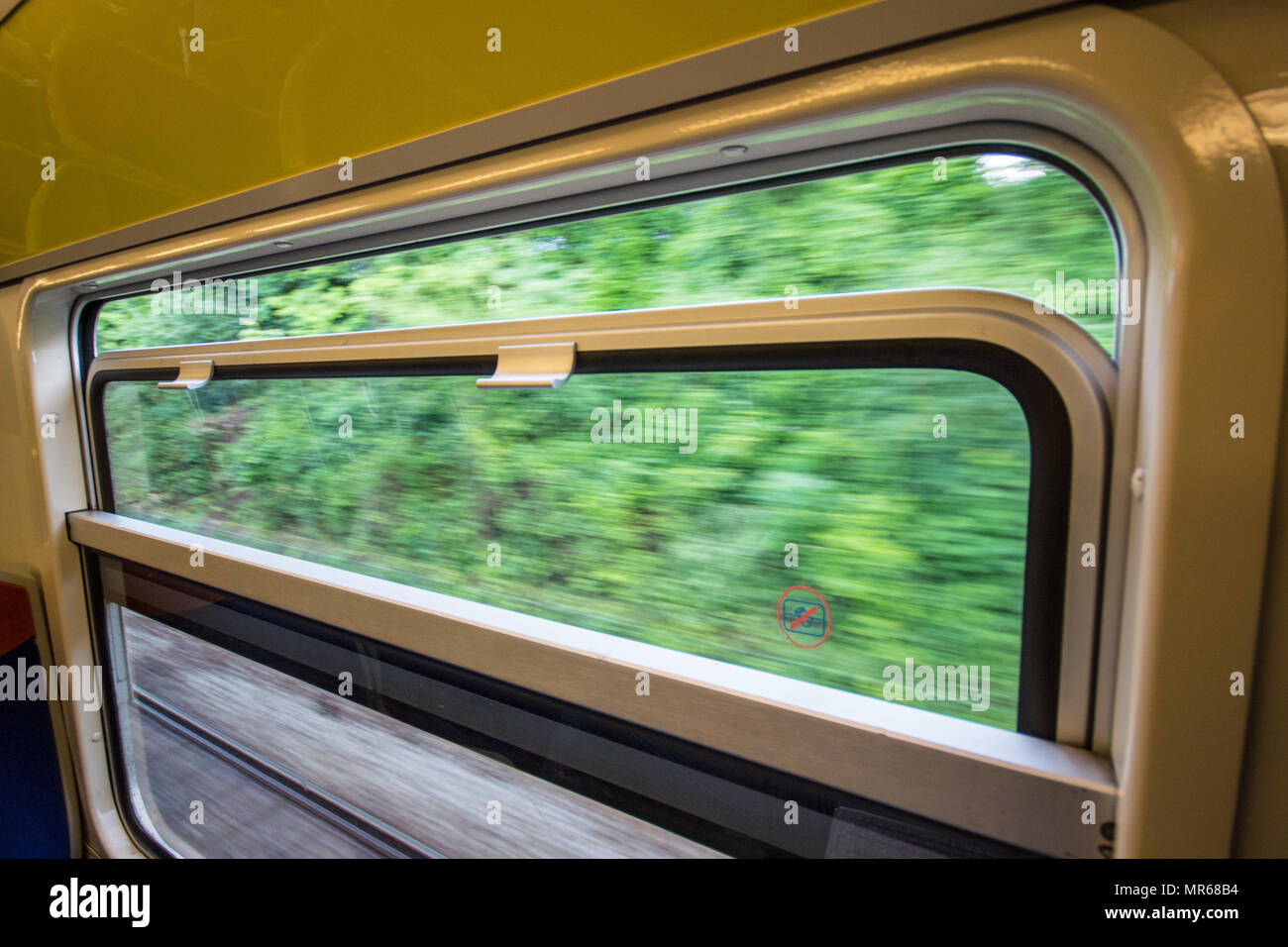 Fenêtre d'un train en France Banque D'Images