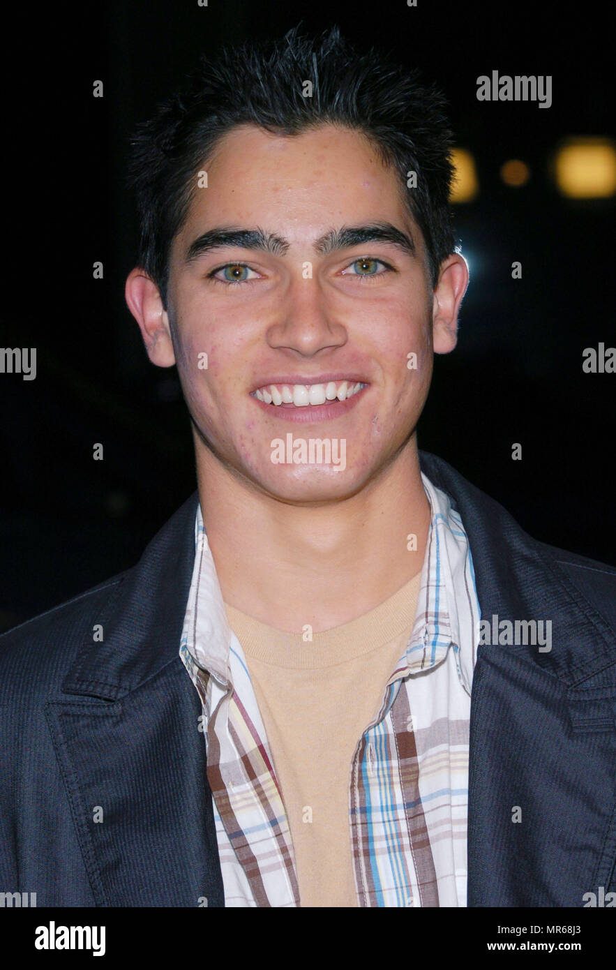 Tyler Hoechlin arrivant à l'Eurotrip Première au Chinese Theatre de Los Angeles. 17 février 2004.HoechlinTyler056 Red Carpet Event, Vertical, USA, Cinéma, Célébrités, photographie, Bestof, Arts, Culture et divertissement, Célébrités Topix fashion / Vertical, Best of, événement dans la vie d'Hollywood, Californie - Tapis rouge et en backstage, USA, Cinéma, Célébrités, cinéma, télévision, Célébrités célébrités musique, photographie, Arts et culture, Bestof, divertissement, Topix headshot, vertical, une personne, à partir de l'an 2003, enquête tsuni@Gamma-USA.com Banque D'Images