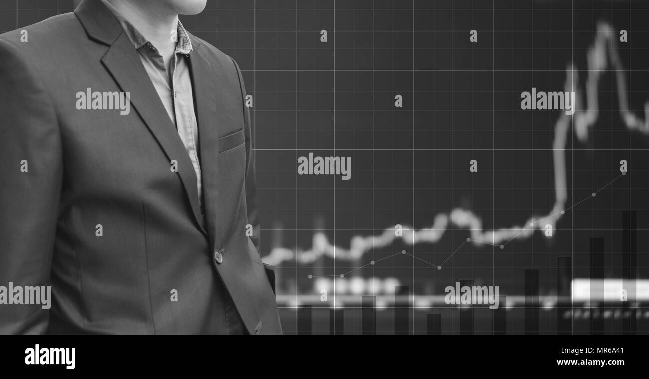 Businessman et d'élever l'arrière-plan du diagramme graphique. La croissance de l'entreprise et l'investissement, noir et blanc Banque D'Images