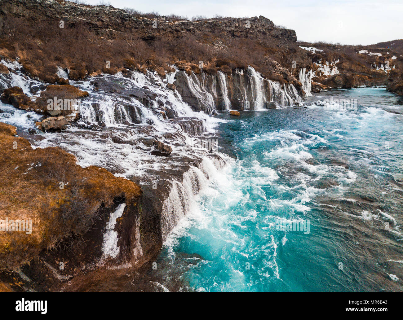 Cascade, rivière Hvítá, chutes de Hraunfossar, Région de l'Ouest, l'Islande Banque D'Images