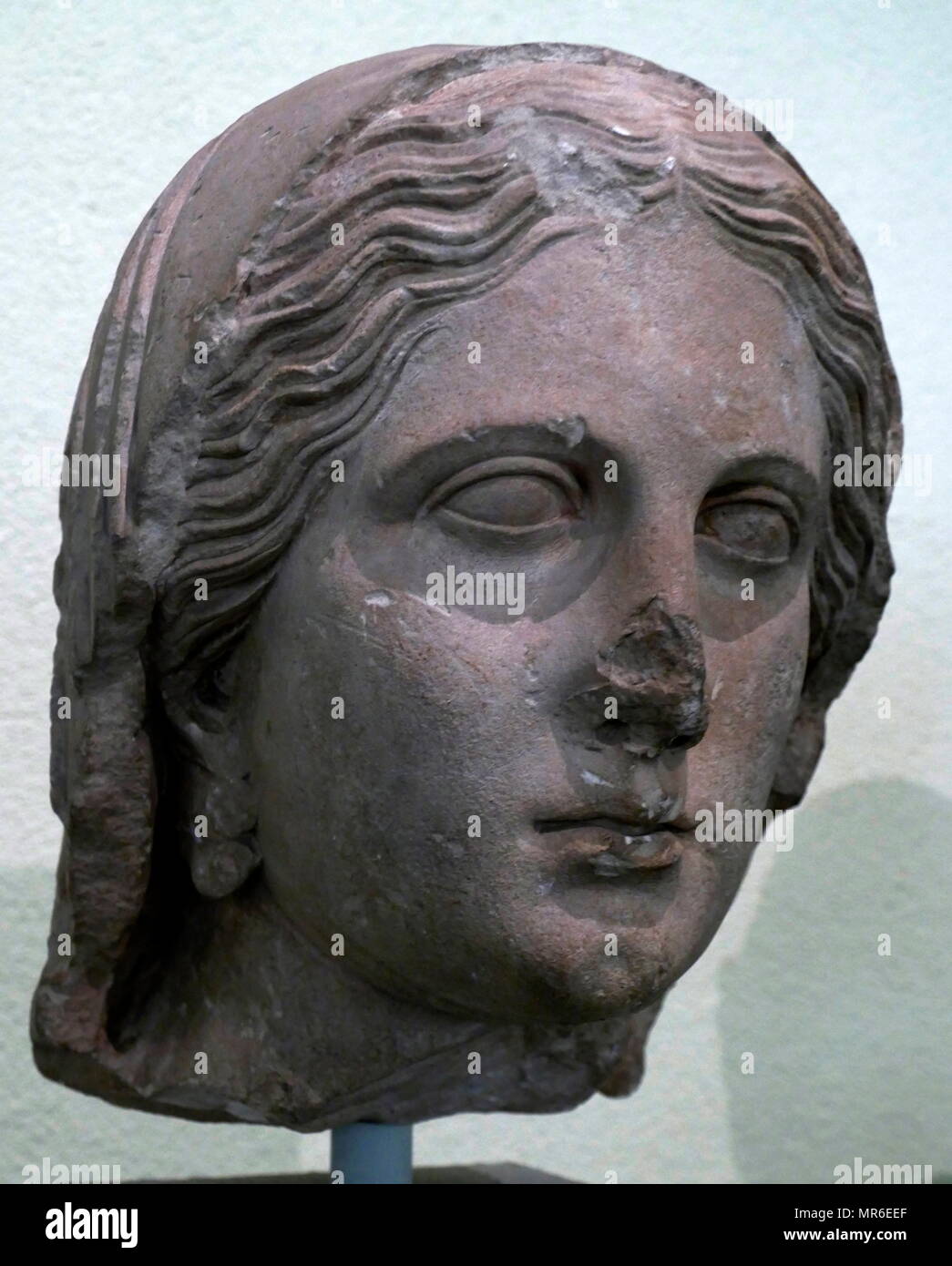 Buste d'une jeune femme, peut-être une statue votive, grec 2ème au 1er siècle avant JC. Fait à partir de Rock Banque D'Images