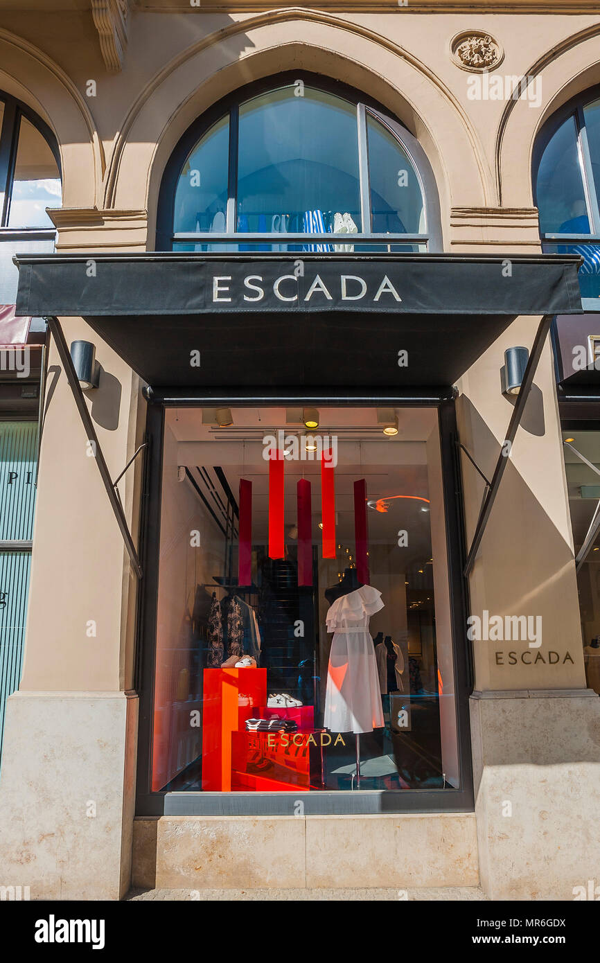 Vitrine, boutique de mode Escada, exclusive rue commerçante, Maximilianstrasse, Vieille Ville, Lehel, Munich, Haute-Bavière, Bavière Banque D'Images