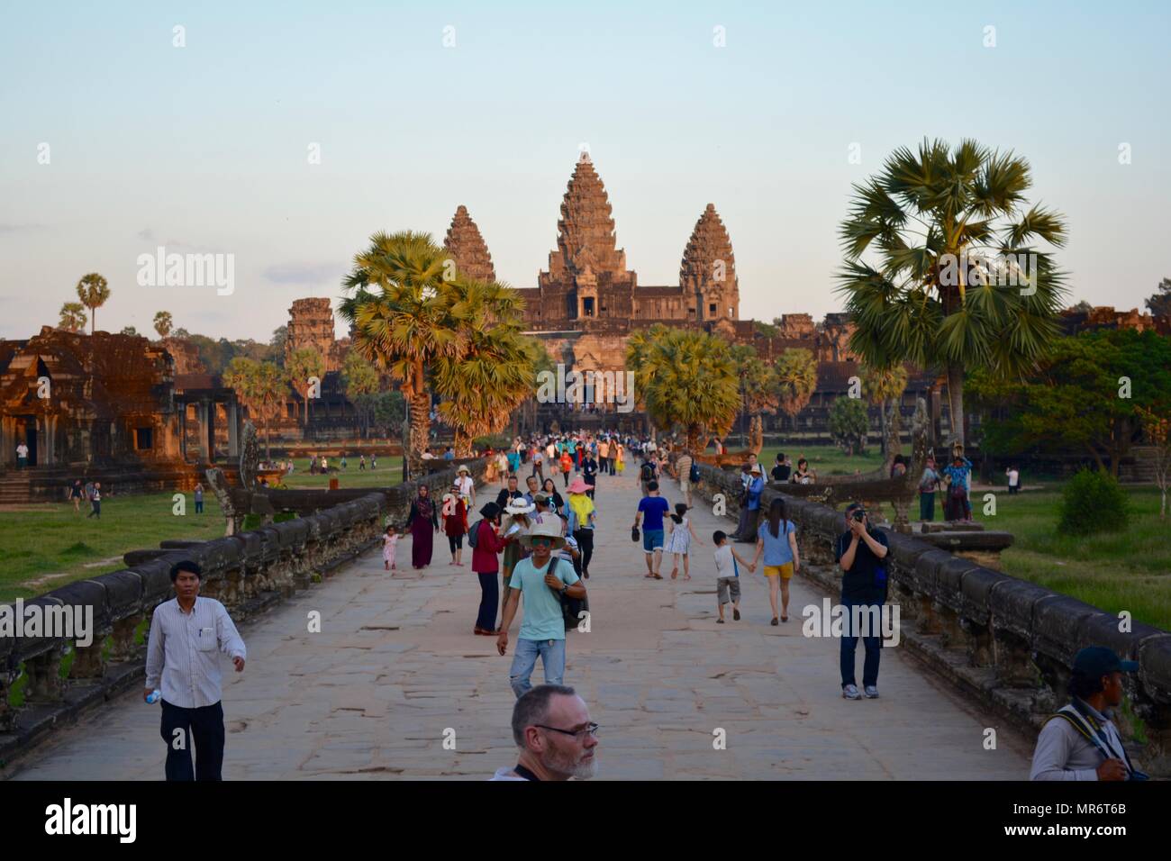 Les touristes à Angkor Wat à Siem Reap, Cambodge Banque D'Images