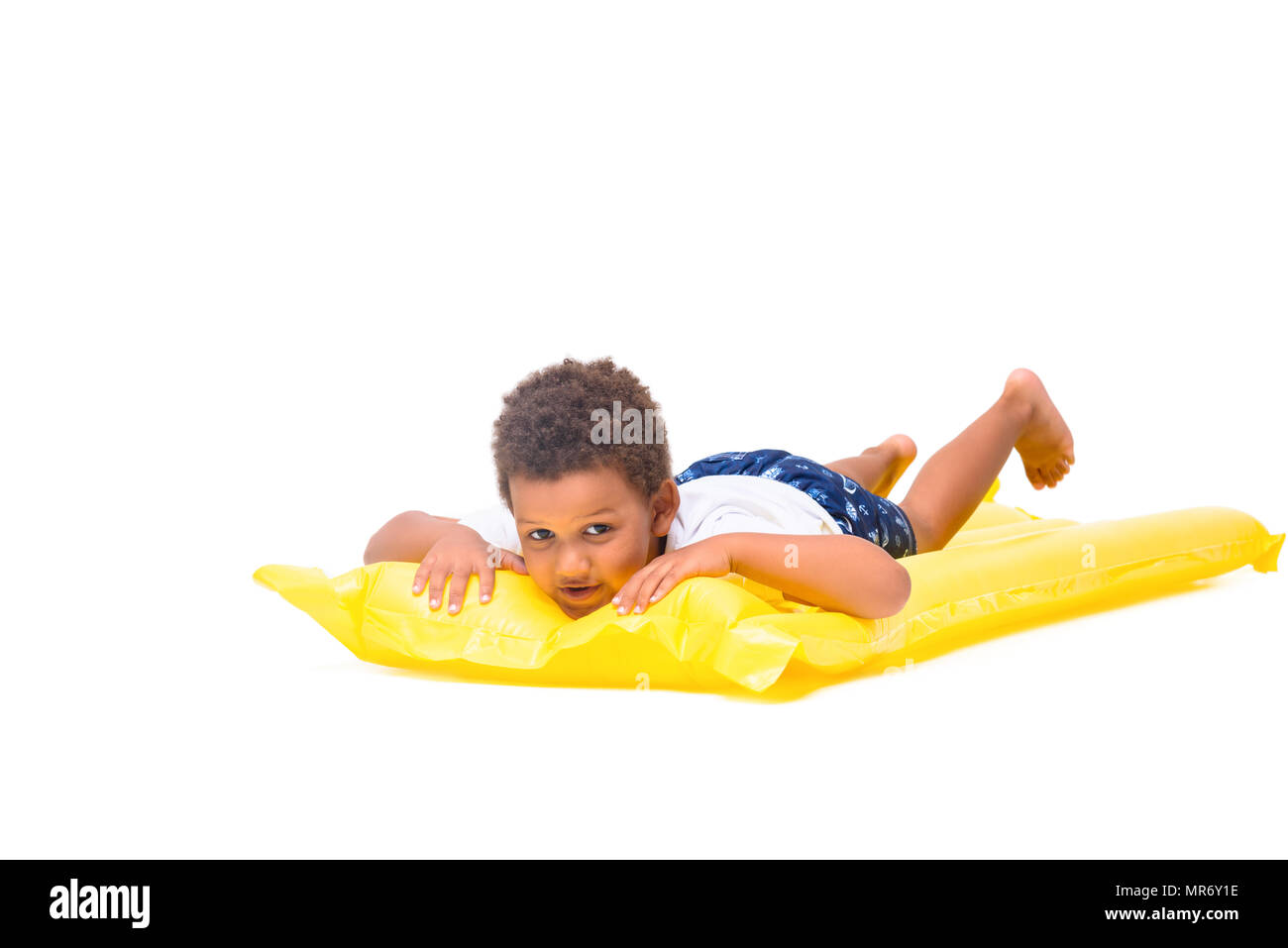 Cute little african american boy lying on natation matelas et looking at camera isolated on white Banque D'Images
