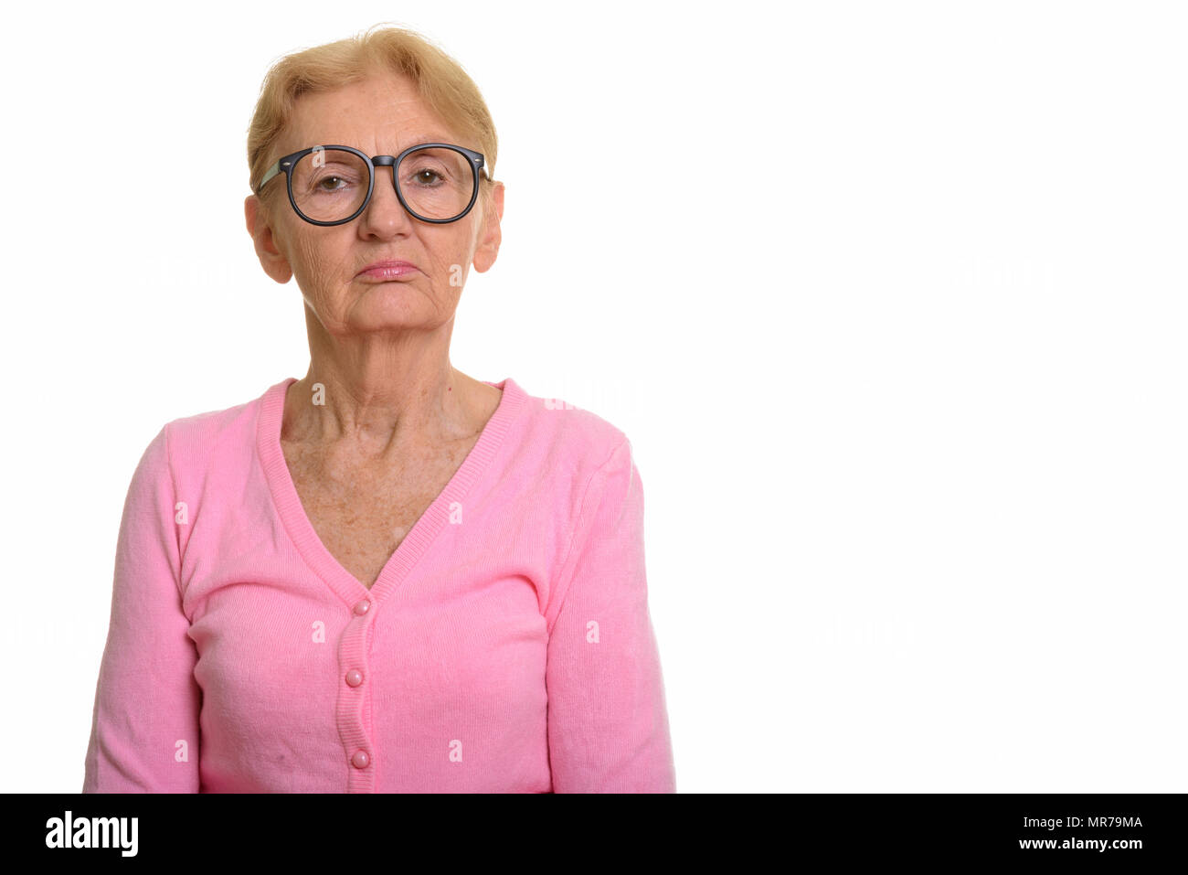 Studio shot of senior woman wearing eyeglasses geek nerd Banque D'Images