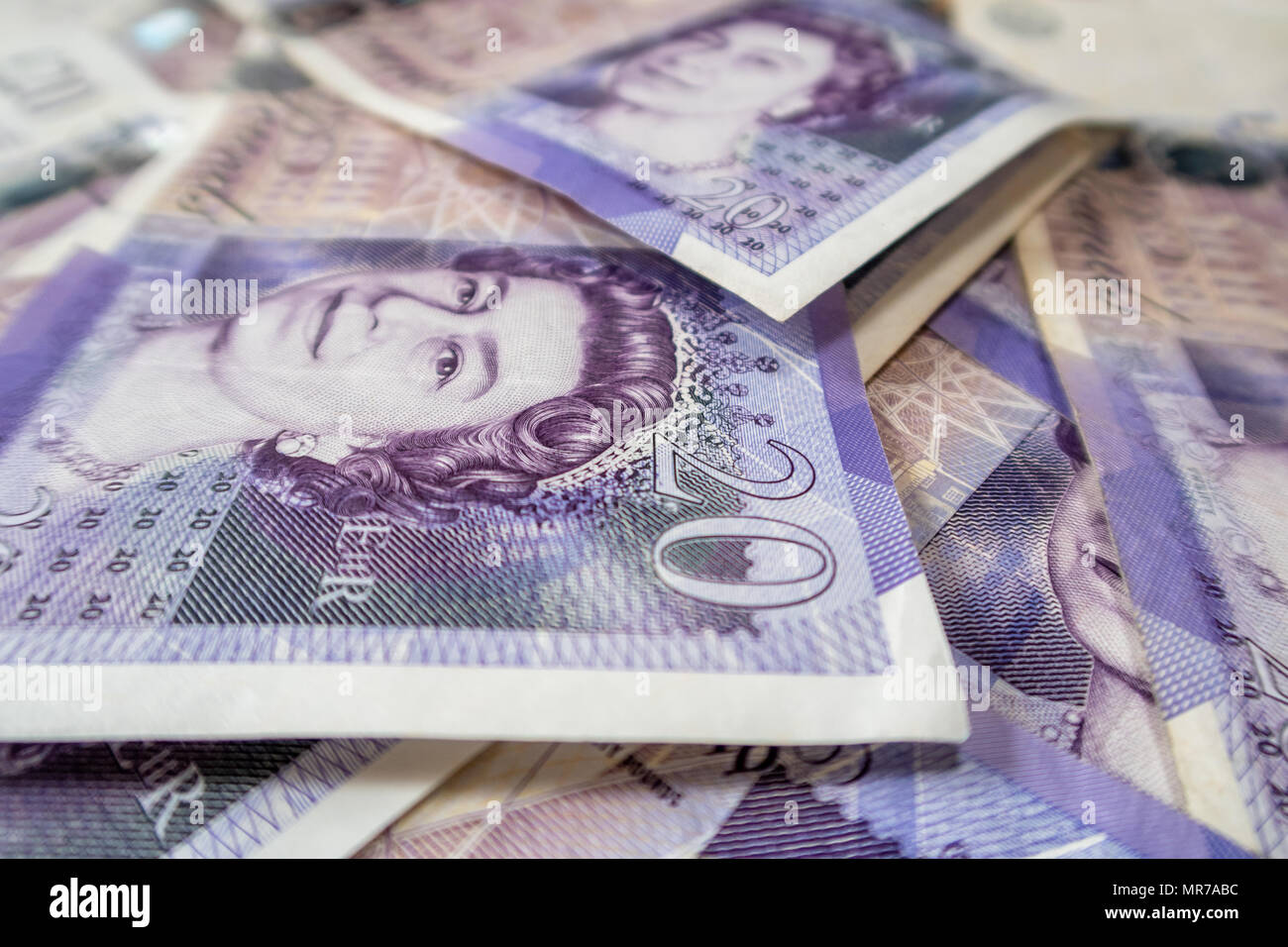 Arrière-plan d'un grand tas de vingt livres sterling pound bank notes Banque D'Images