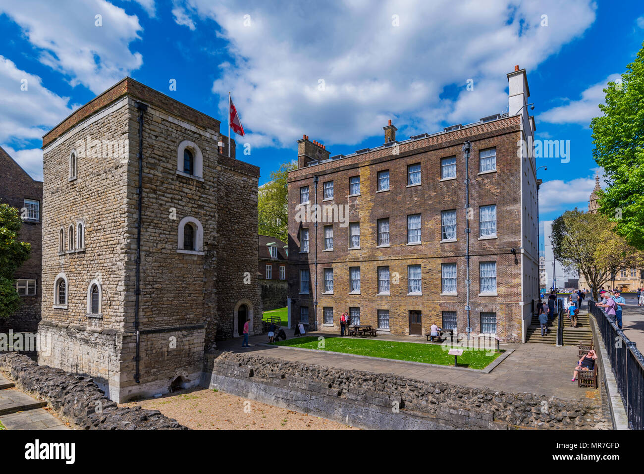 Londres, Royaume-Uni - 04 mai : le joyau Tower monument historique immeuble qui sert de base pour les joyaux de la Couronne britanniques sur Mai 04, 2018 i Banque D'Images