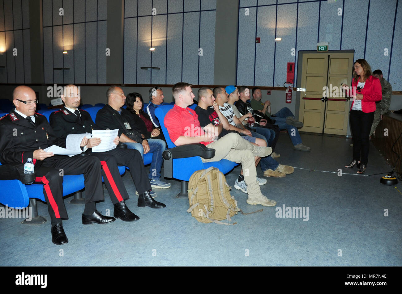 Chiara Chelossi, de la sécurité et de l'OH, spécialiste des mémoires sur la communauté de la sécurité du groupe au Camp Darby, Post Theatre, Livorno, Italie, le 19 mai 2017. (Photo de Elena Baladelli /libéré). Banque D'Images