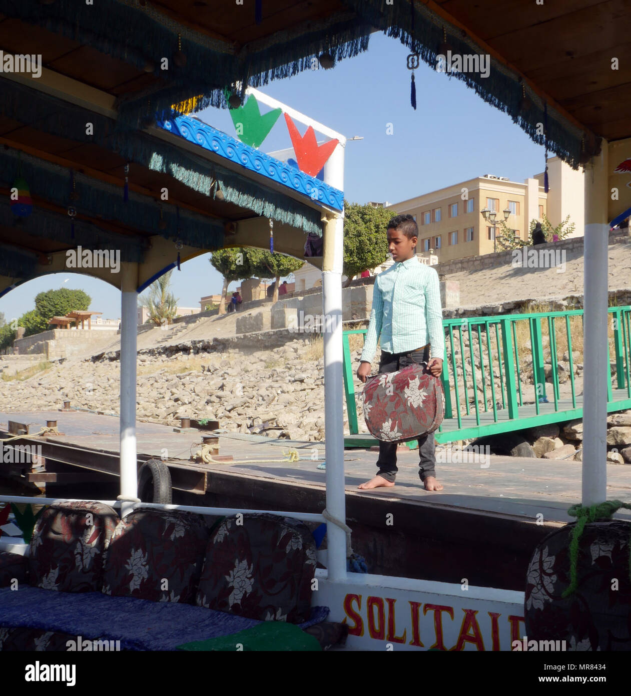 Un 'russe' boîte laquée Palekh vers 1970. représentant une scène de l'histoire de la Russie médiévale. Laque russe qui s'est développé à partir de l'icône de l'art de la peinture qui ont pris fin avec l'effondrement de l'Empire russe. l'art de faire de papier mâché boîtes décoratives et des panneaux avancés Banque D'Images