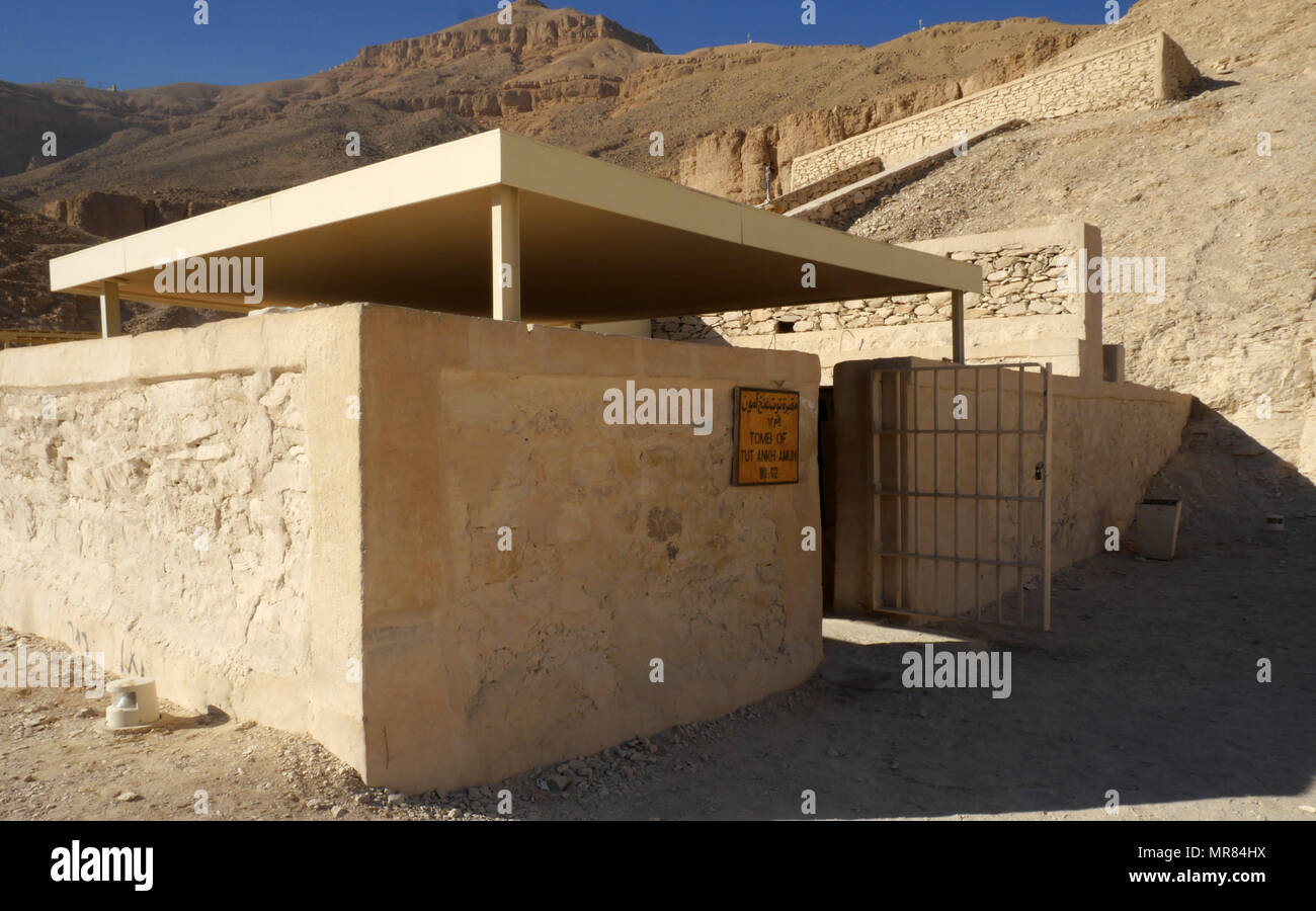 Le président Mao avec Lin Biao et gardes rouges pendant la Révolution ...