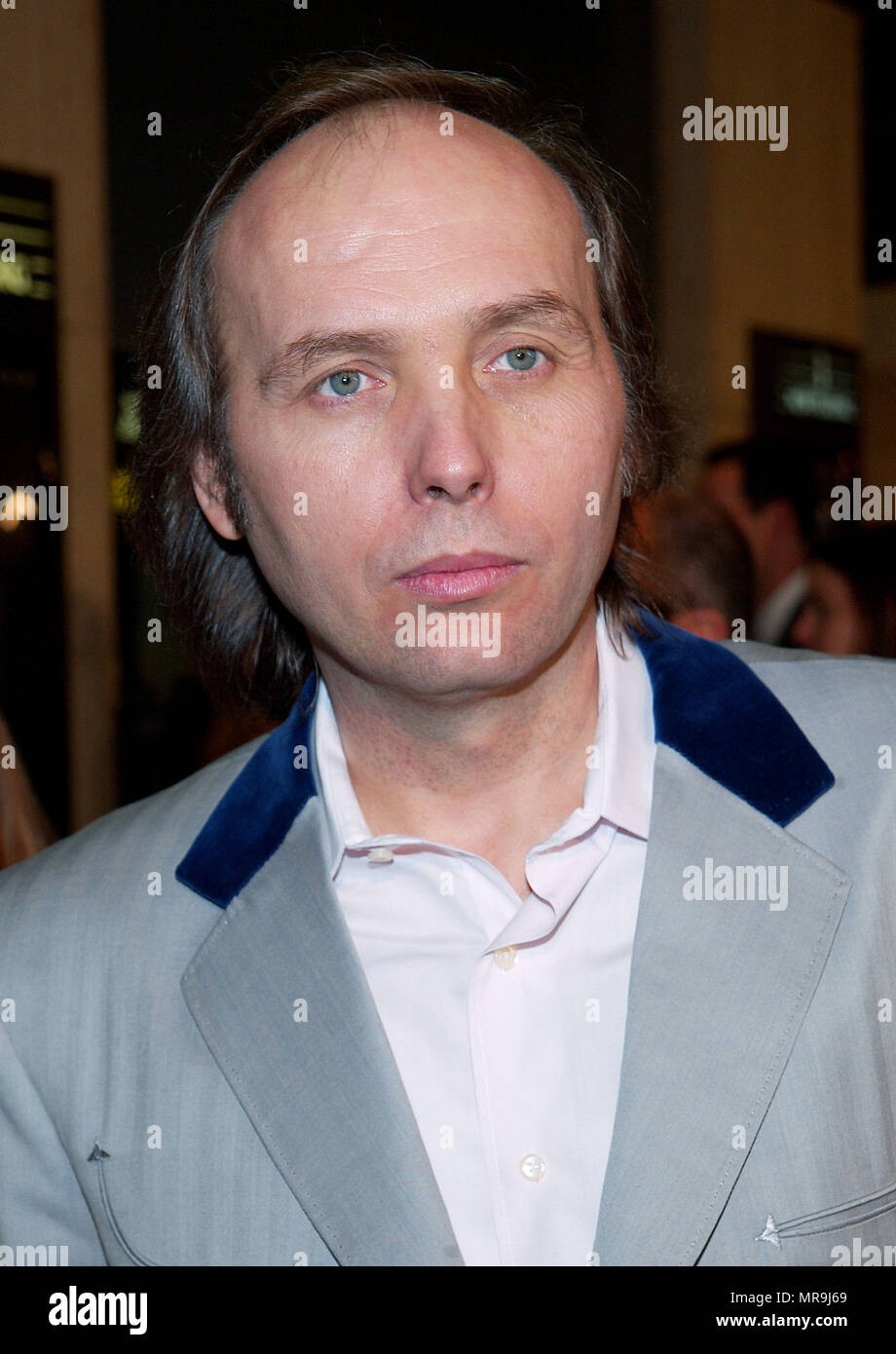 Dwight Yoakam arrivant à la première de Panic Room au Loews siècle Theatre de Los Angeles. 18 mars, 2002. YoakamDwight02 Red Carpet Event, Vertical, USA, Cinéma, Célébrités, photographie, Bestof, Arts, Culture et divertissement, Célébrités Topix fashion / Vertical, Best of, événement dans la vie d'Hollywood, Californie - Tapis rouge et en backstage, USA, Cinéma, Célébrités, cinéma, télévision, Célébrités célébrités musique, photographie, Arts et culture, Bestof, divertissement, Topix headshot, vertical, une personne, à partir de l'an 2002, enquête tsuni@Gamma-USA.com Banque D'Images