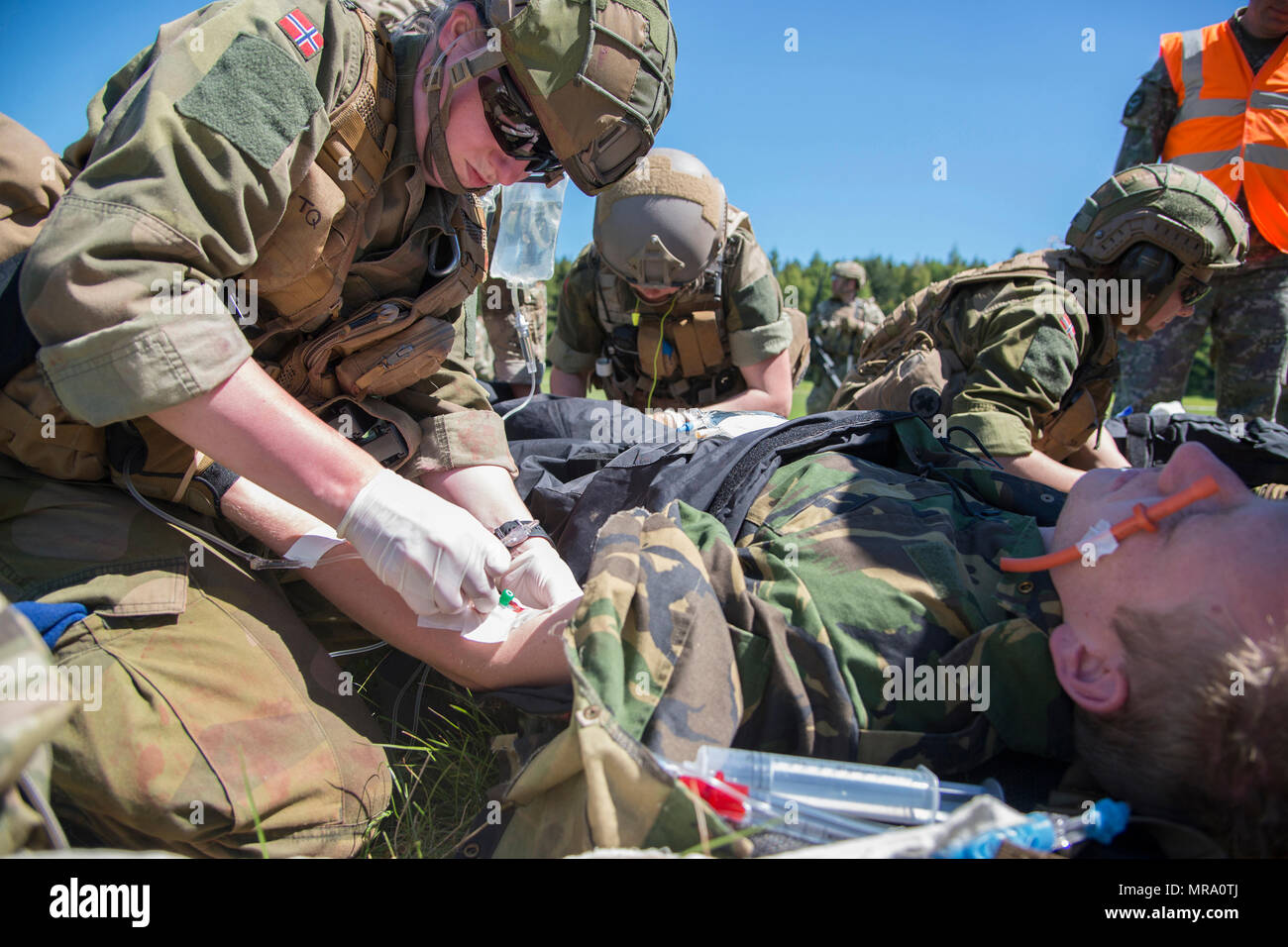 Service Multinational membres fournissent des accidents pendant le cours de soins de soutien de dommages à l'International Centre de formation spéciale, Pfullendorf, Allemagne, le 17 mai 2017. Banque D'Images