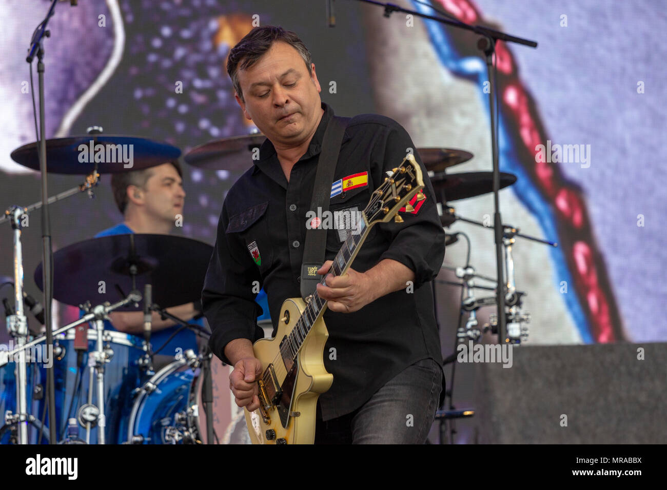 Londres, Royaume-Uni, 25 mai 2018. Manic Street Preachers sont un groupe de rock, formé en 1986 dans la région de Blackwood, Caerphilly et composé de James Dean Bradfield (chant, guitare), Nicky Wire (guitare basse, paroles) et Sean Moore (batterie, percussions, ambiances sonores). Ils sont souvent coutume d'appeler les Manics. Après la sortie de leur premier single, "suicide Alley', le groupe a été rejoint par Richey Edwards en tant que co-parolier et guitariste rythmique. Credit : Darron Mark/Alamy Live News Banque D'Images