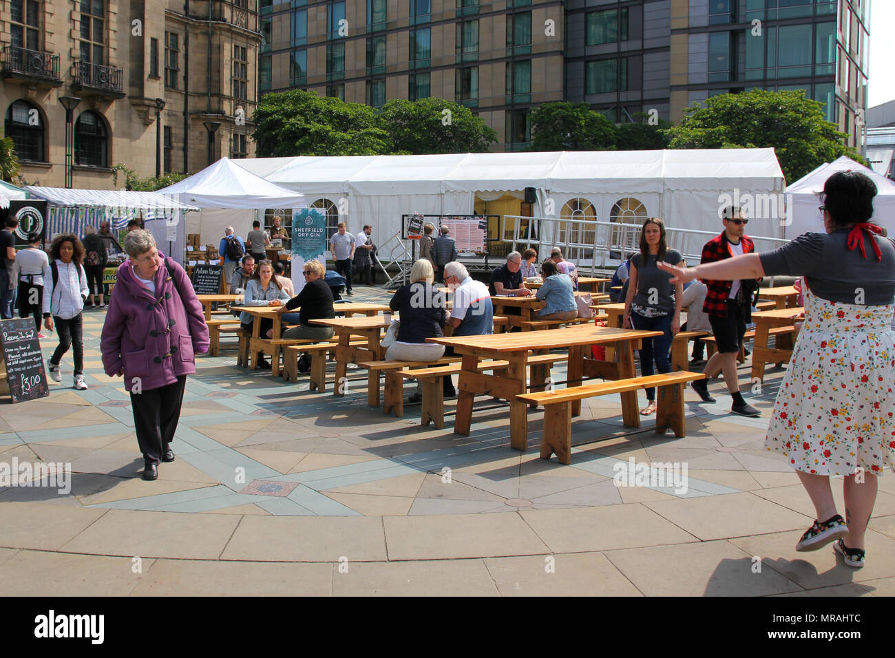 Des jardins de la paix, Sheffield, South Yorkshire, UK. 26 mai 2018. Le Sheffield Food Festival, célébrant le centre animé de la scène alimentaire, mettant en valeur les produits locaux, les chefs et les aliments de rue. Crédit : Matthieu Chattle/Alamy Live News Banque D'Images