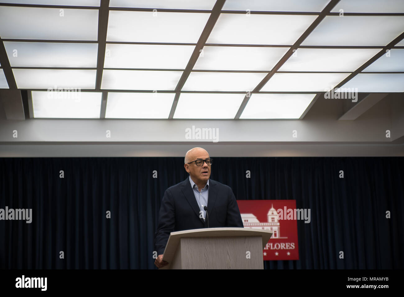 26 mai 2018. Caracas, Venezuela. Le ministre vénézuélien de la Communication, Jorge Rodríguez, faites un message aux médias d'annoncer la sortie de citoyen américain Joshua Holt, accusé de complot et d'espionnage. Credit : Marcos Salgado / Alamy News Banque D'Images