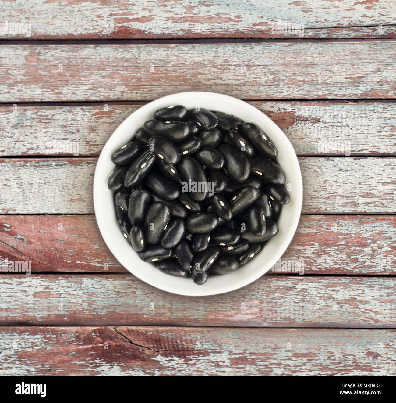 Les haricots rouges dans un bol en céramique. Vue d'en haut. Des ...
