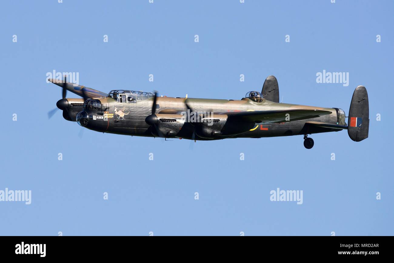 Battle of Britain Memorial Flight Avro Lancaster volant à Shuttleworth soir bourget sur le 19 mai 2018 Banque D'Images