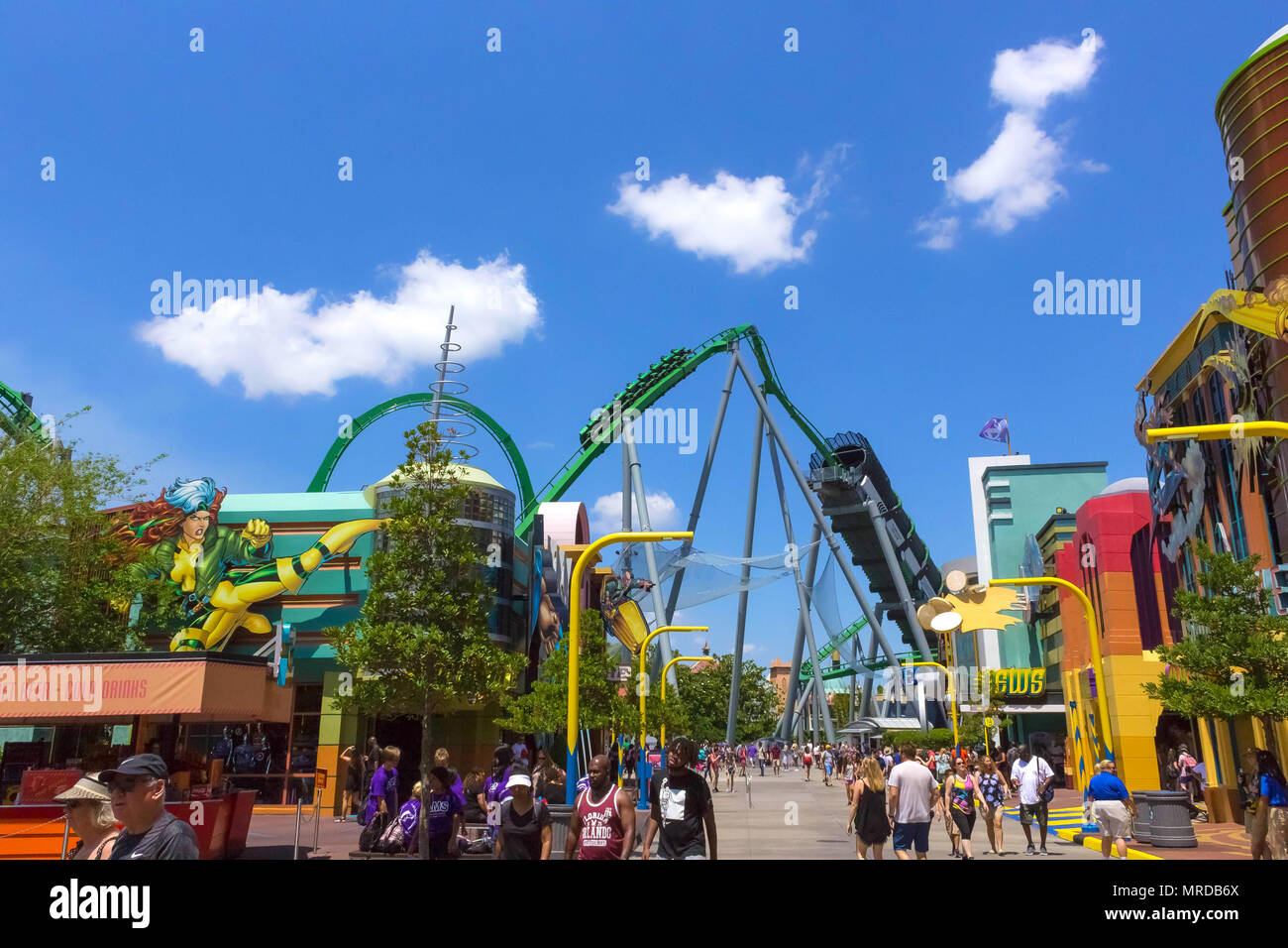 Orlando, Floride, USA - 10 mai 2018 : Incredible Hulk coaster dans l'île d'aventure de Universal Studios Orlando. Universal Studios Orlando est un parc à thème Banque D'Images