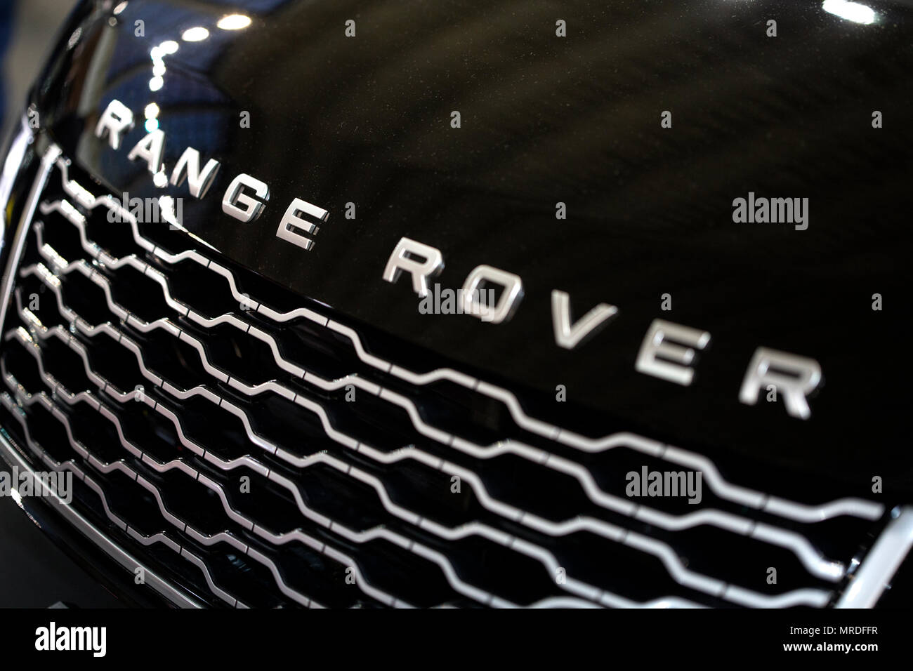 Range Rover logo sur une voiture Photo Stock - Alamy