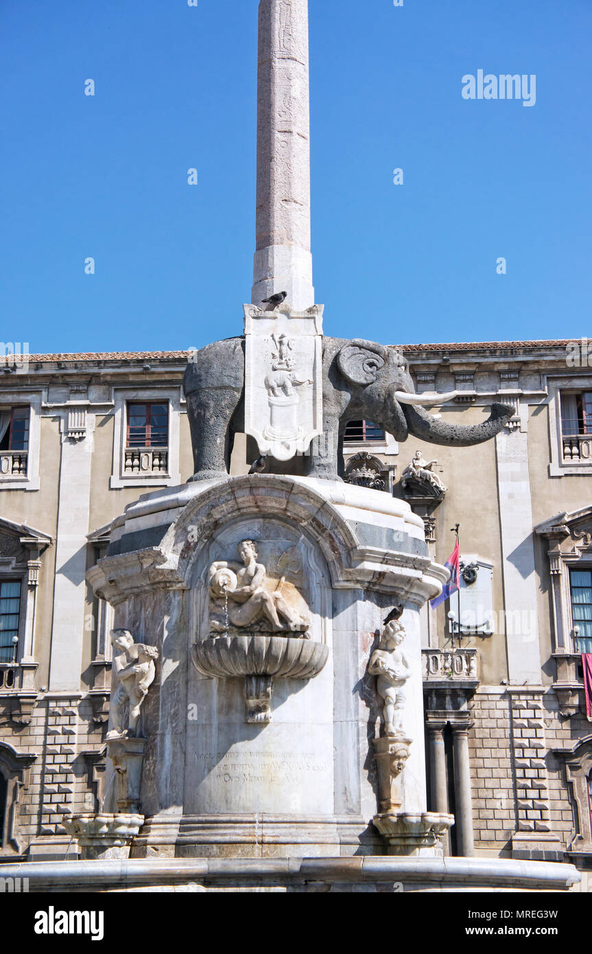 Statue d'un éléphant et son obélisque à Catane, Sicile, Italie Banque D'Images